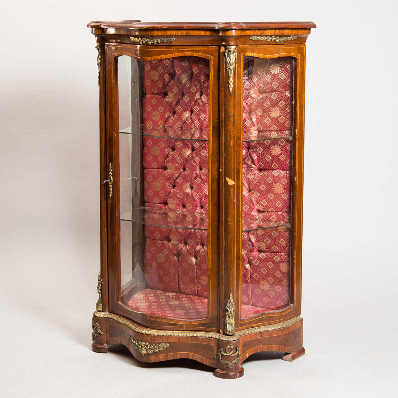 VITRINSKÅP, mahogny med bronser, rokokostil.