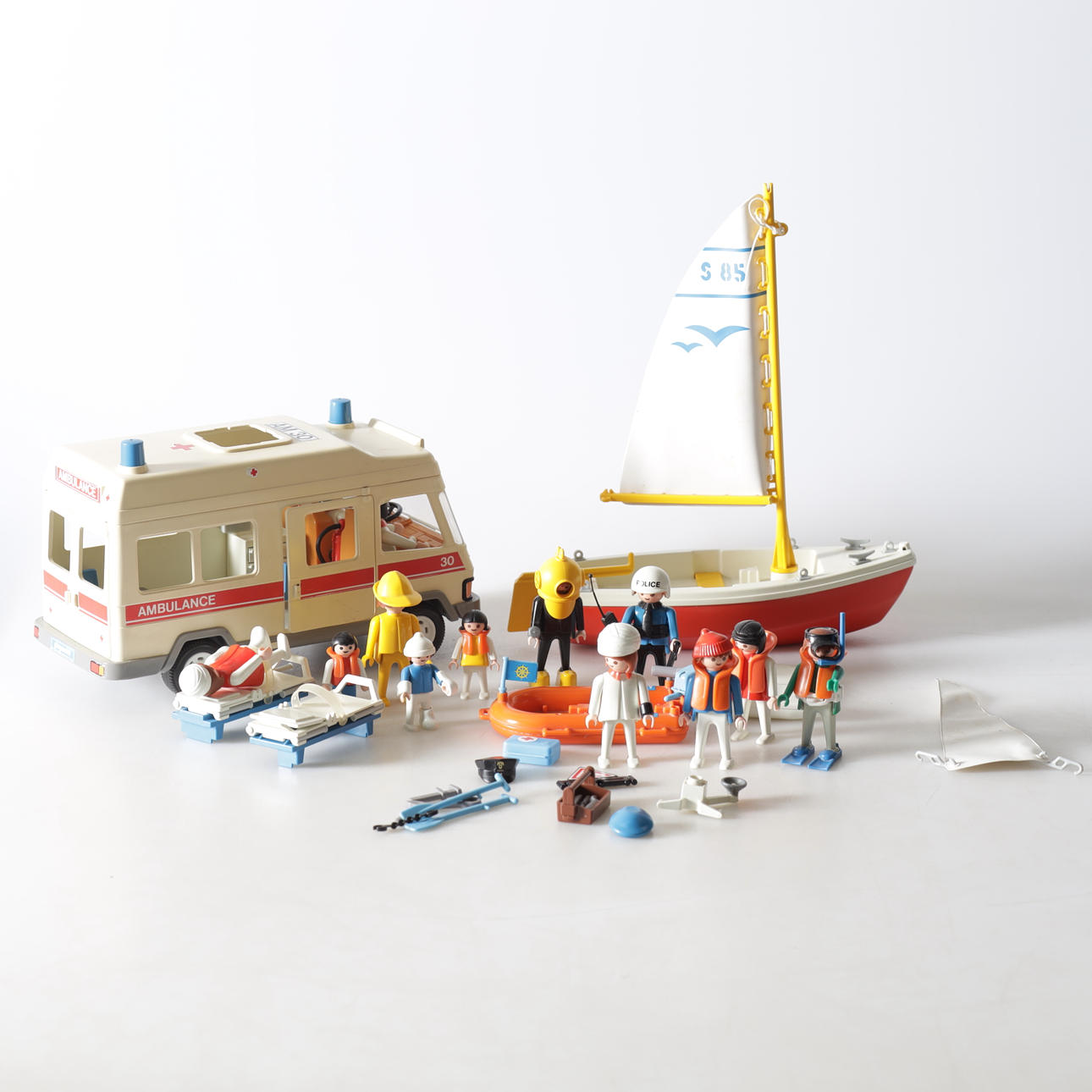 PLAYMOBIL, plast, bl a ambulans, 1970/80-tal.