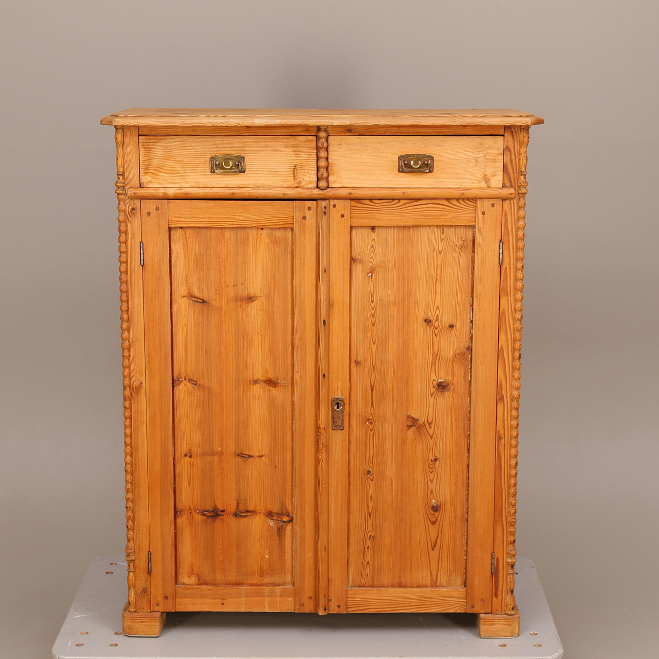 SKÄNK, furu, avlutad, pardörrar + parlådor, 1800-tal.