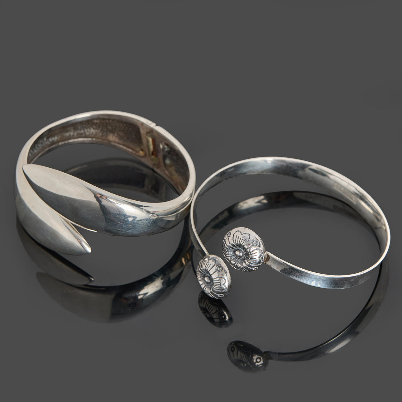 ARMRINGAR, 2 st, sterlingsilver, silverplätering, bl a Bengt Hallberg
