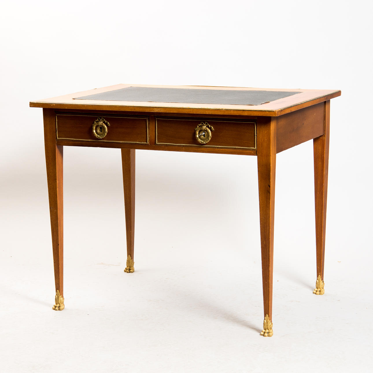 SKRIVBORD, mahogny med skinnskiva, gustaviansk stil, 1900-talets första hälft.