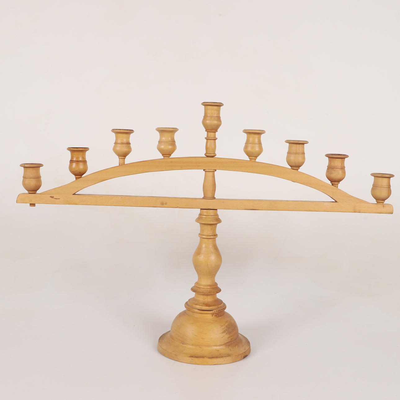 LJUSSTAKE, för 9 ljus, trä, 1900-tal.