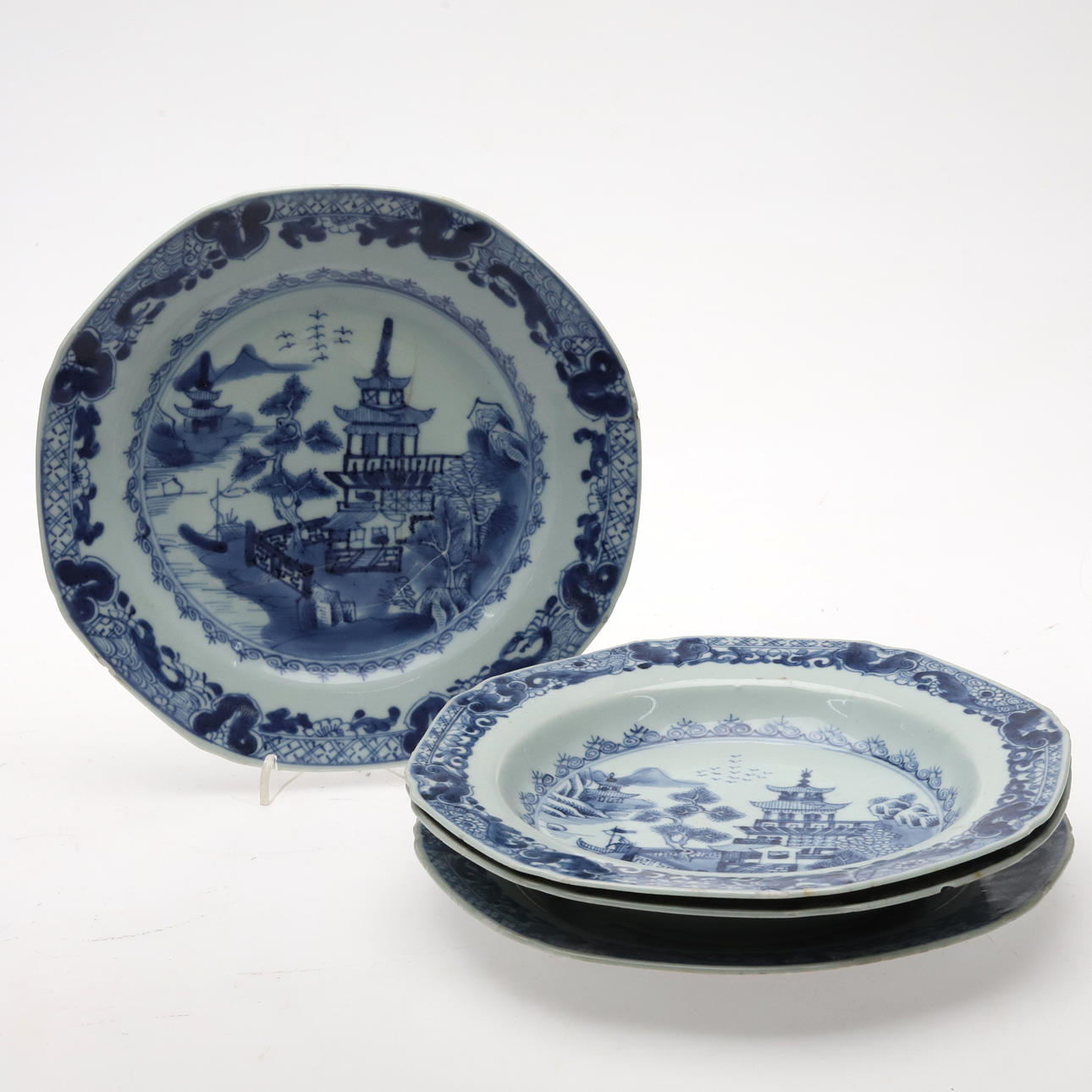 TALLRIKAR, 2+2 st. Porslin, Kina, Qianlong-perioden (1736-1795)