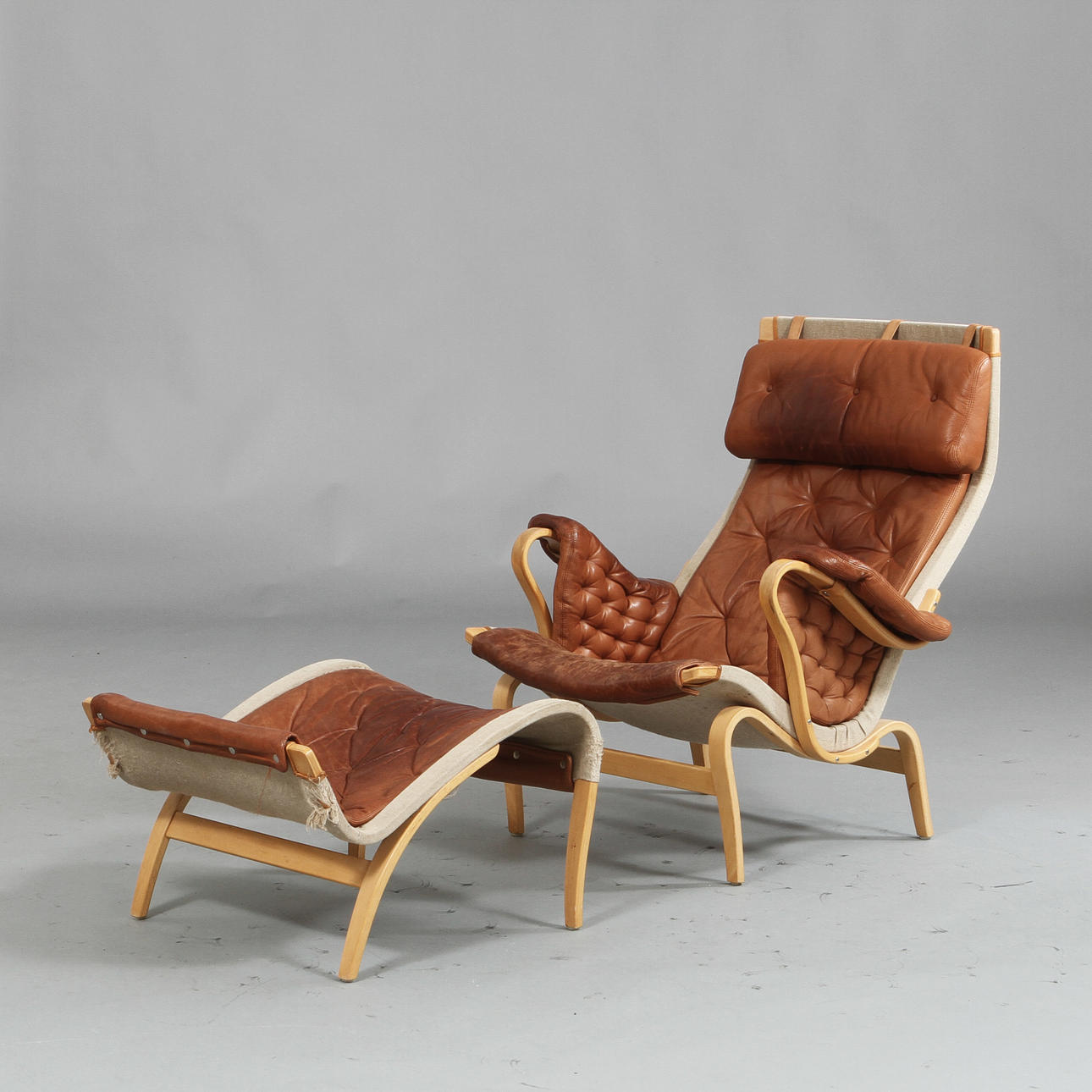 FÅTÖLJ MED FOTPALL "PERNILLA", Bruno Mathsson för Dux.