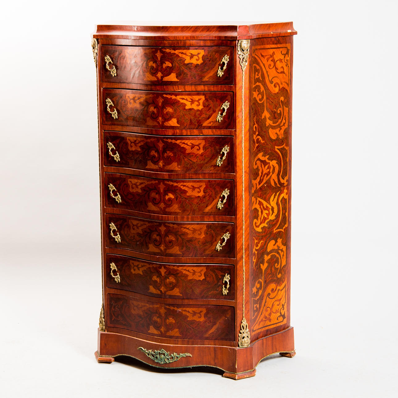 BYRÅ, 7-lådig, mahogny med intarsia och bronser, rokokostil, 1900-tal.