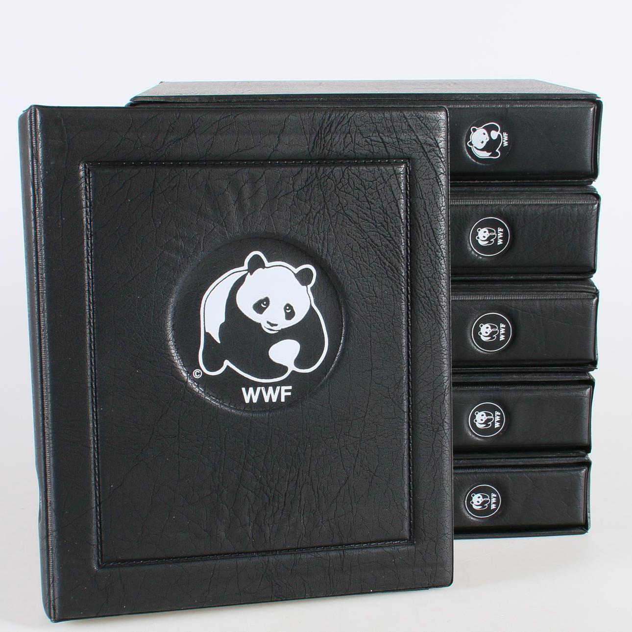 FRIMÄRKEN, förstadagsbrev, album från WWF med förstadagsbrev samt frimärken.