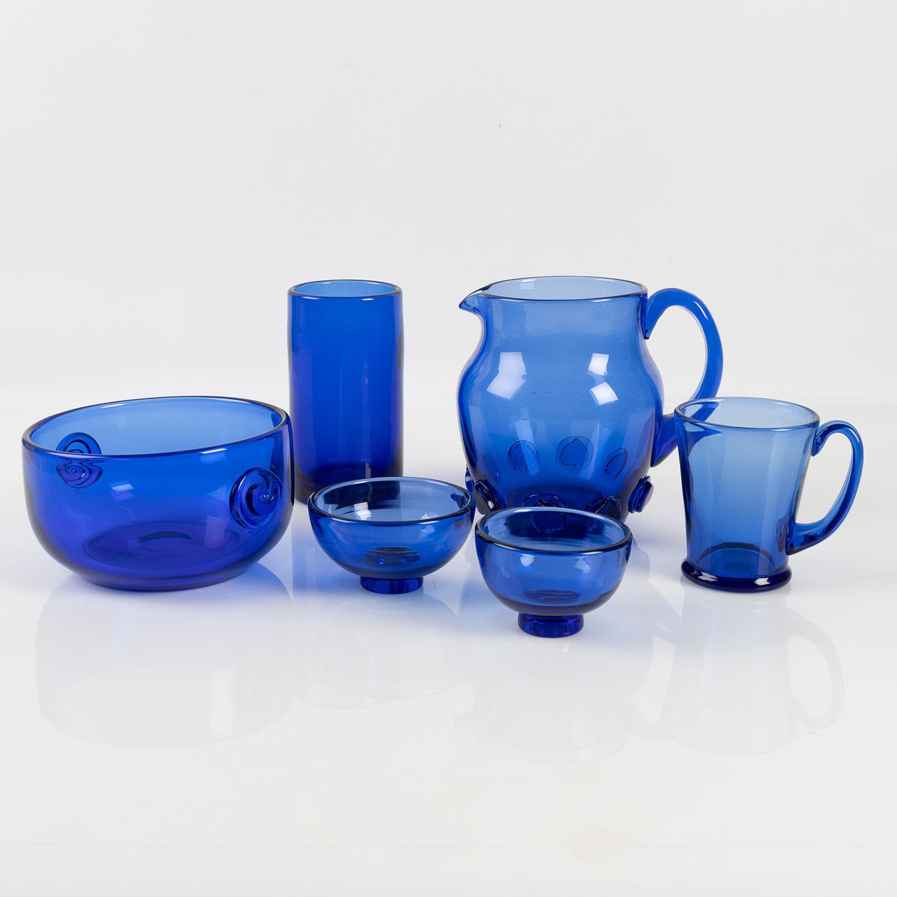MONICA BRATT. Samling blått glas, 6 delar.