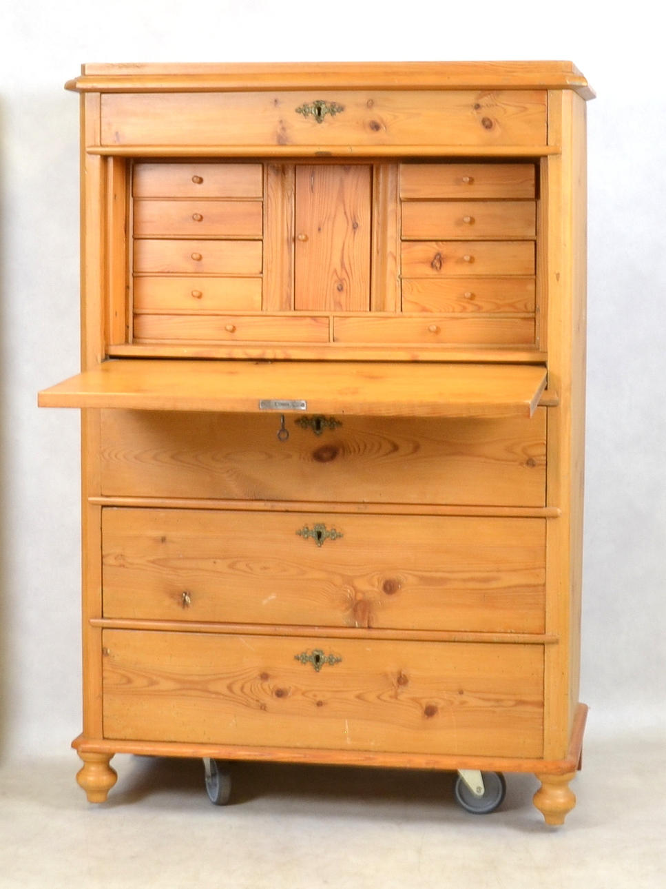 CHIFFONJÉ, 1900-tal.