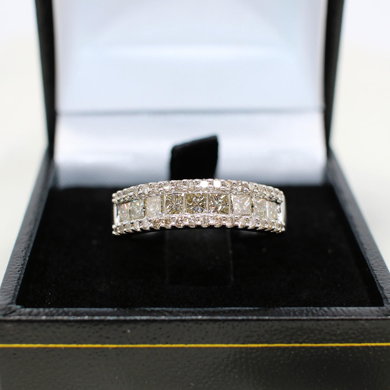 1.31CT DIAMANT-HALVEVIGHETSRING.
