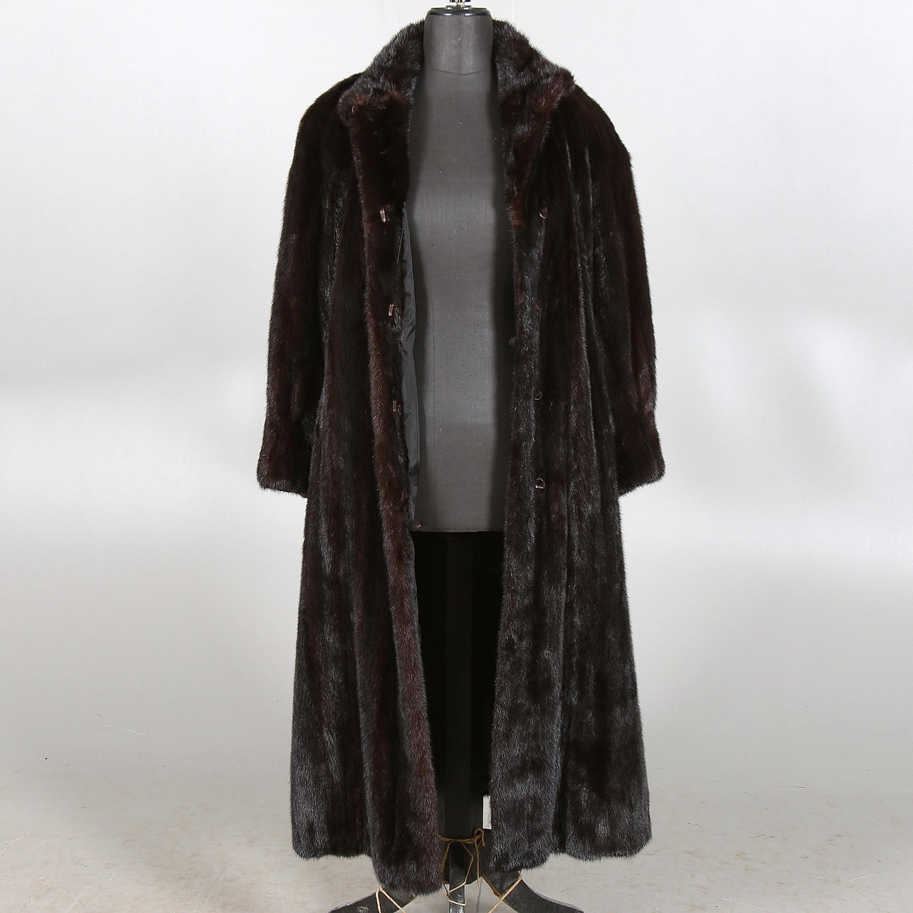 PÄLS, mink, helryckt mink, Lindfors Päls, Sundsvall. 1900-tal. Strl. ca 40.