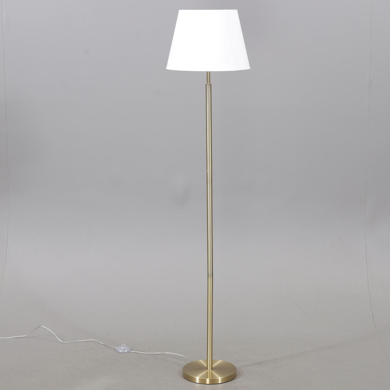 GOLVLAMPA, metall, Mio.