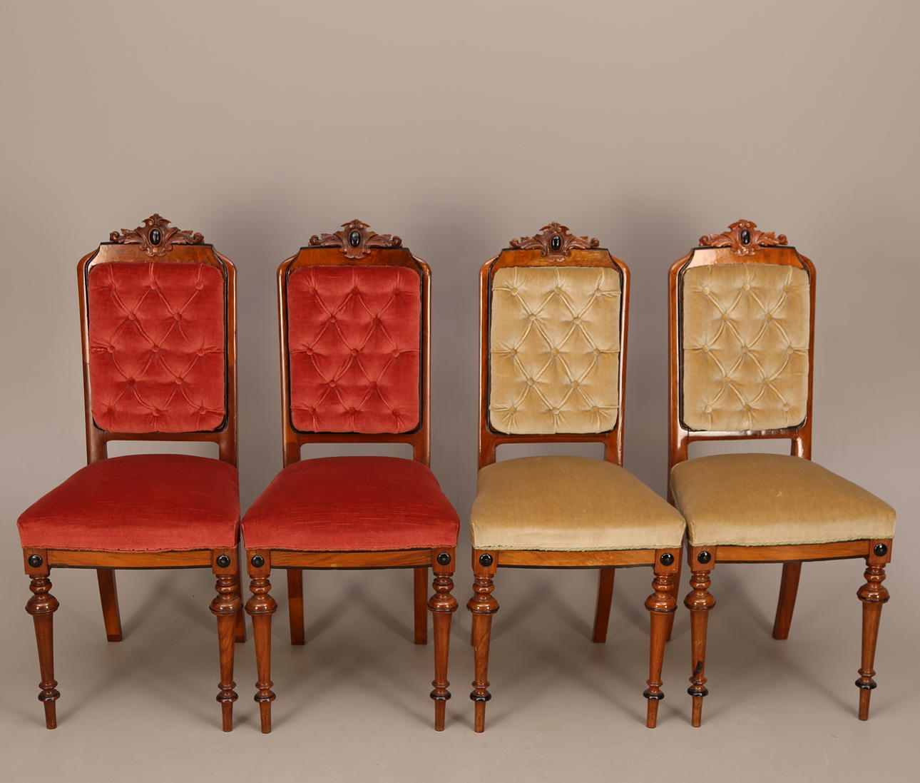 STOLAR, 4 st (2+2), röd och beige klädsel, 18-/1900-tal.
