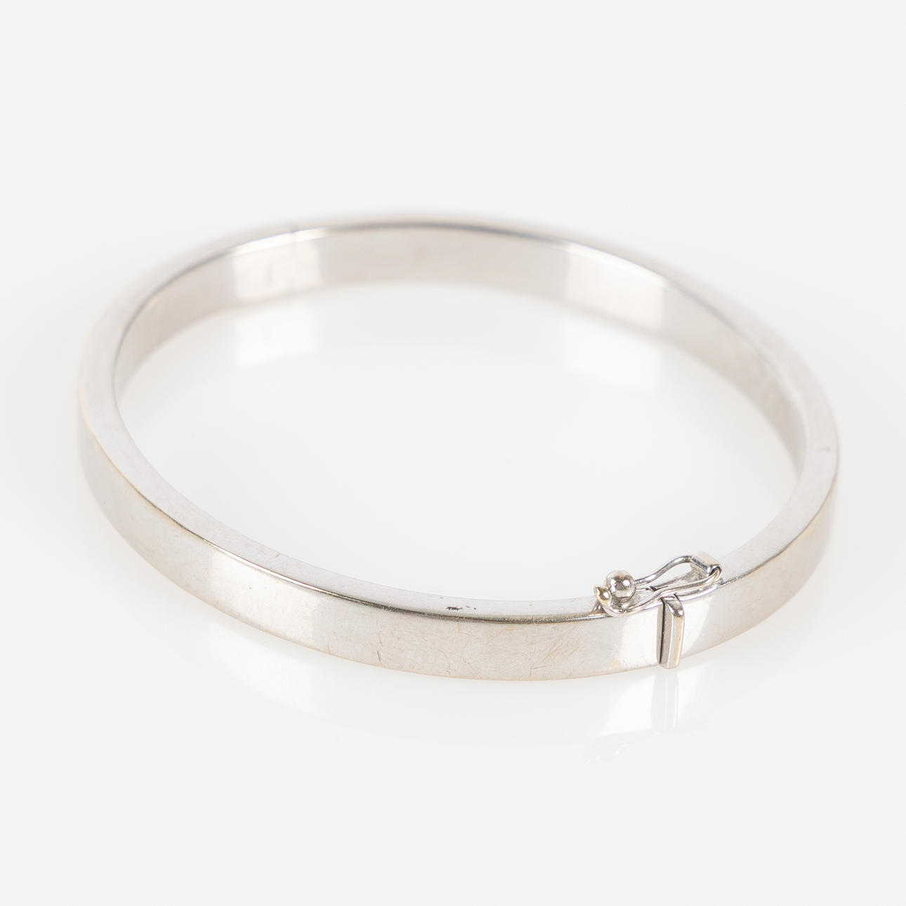 ARMRING, 18K vitguld.
