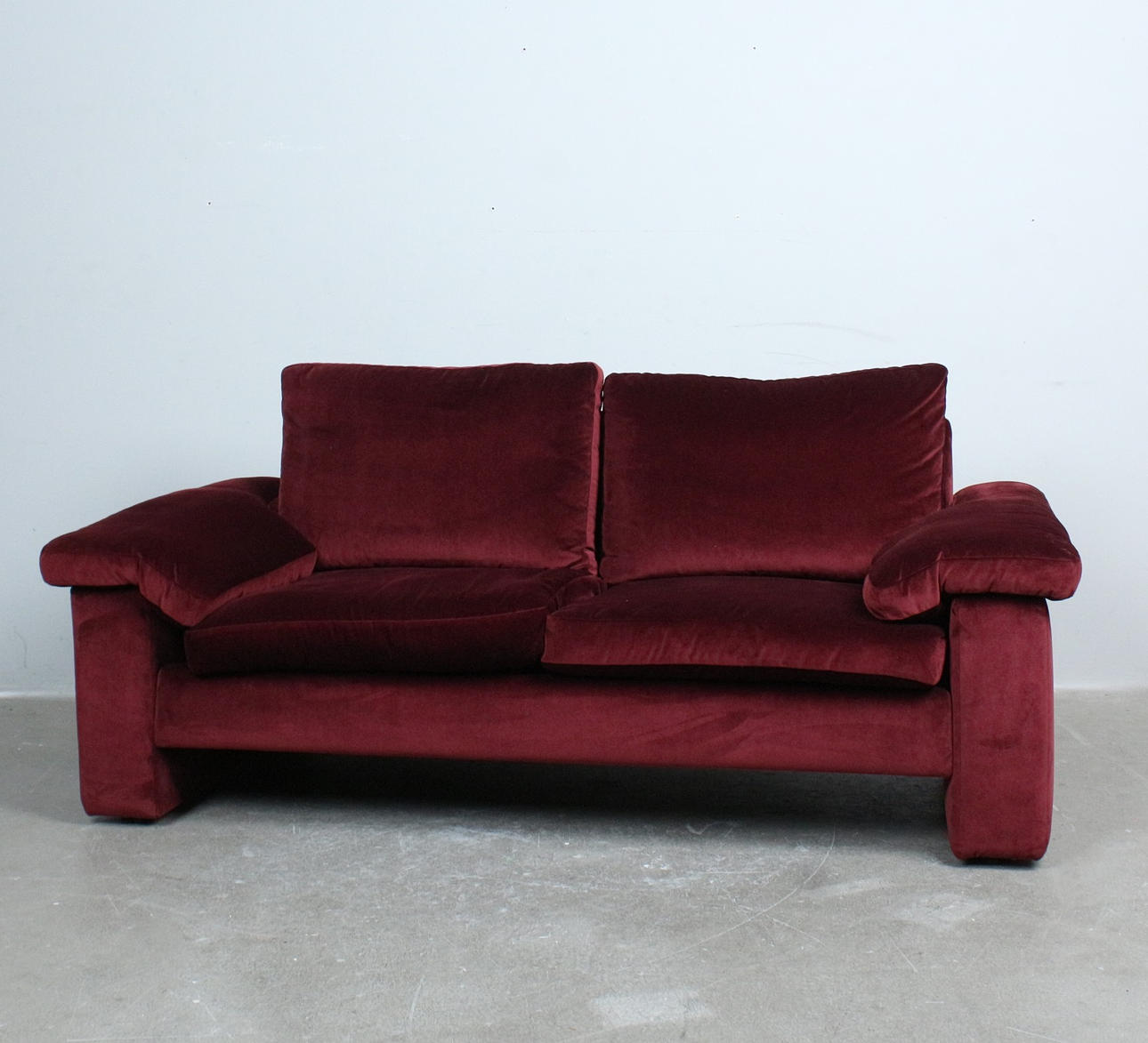 COR. Soffa / tvåsitssoffa, modell "Conseta", sammet, Tyskland.