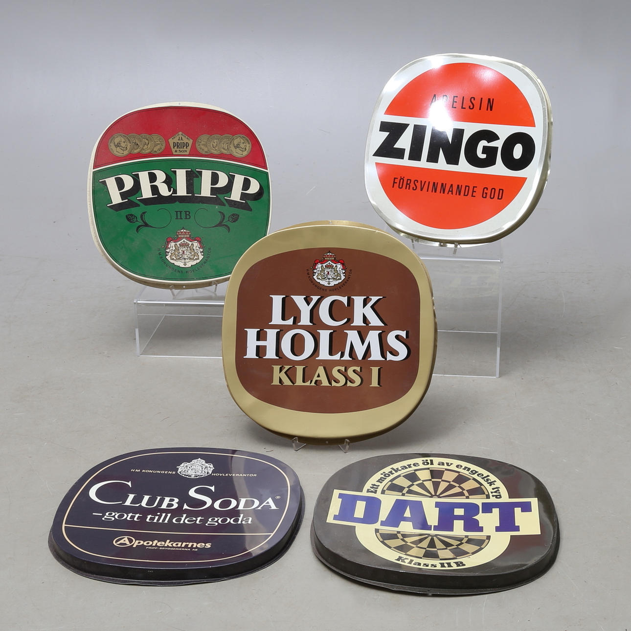 REKLAMSKYLTAR, 5 st, metall, bland annat Pripps, Apelsin Zingo, 1970-tal.