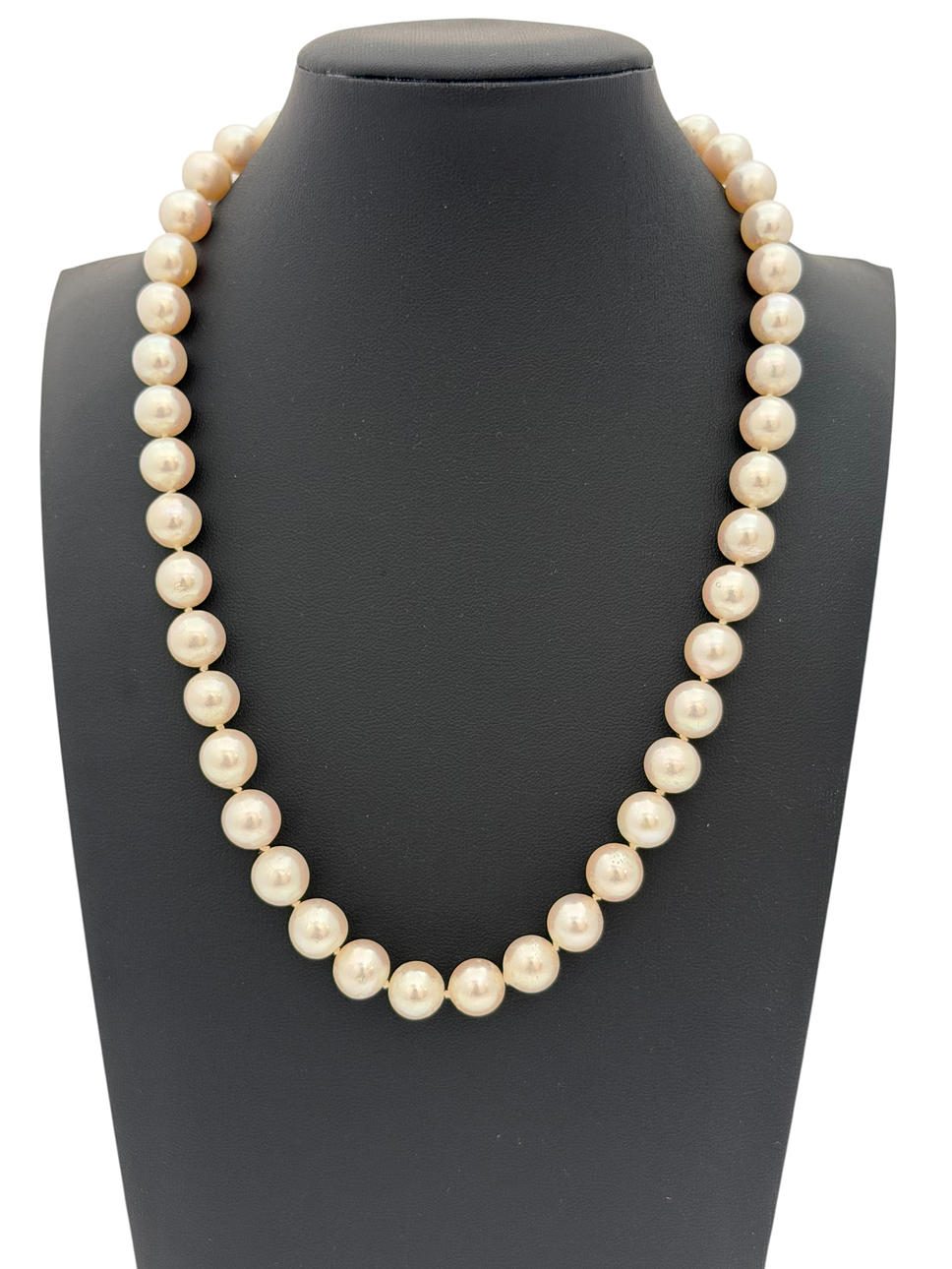 CULTURED PEARL NECKLACE.