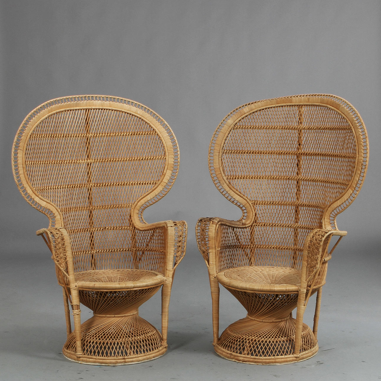 FÅTÖLJER, ett par, korgmodell, 1900-tal.