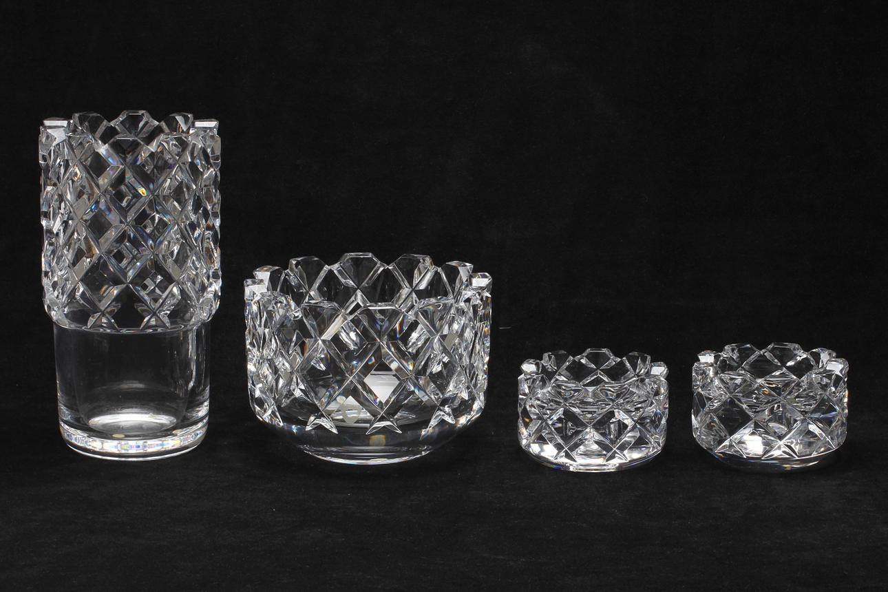 VAS, SKÅL samt LJUSSTAKAR, 4 delar, kristall, Sofiero, Gunnar Cyrén, Orrefors.