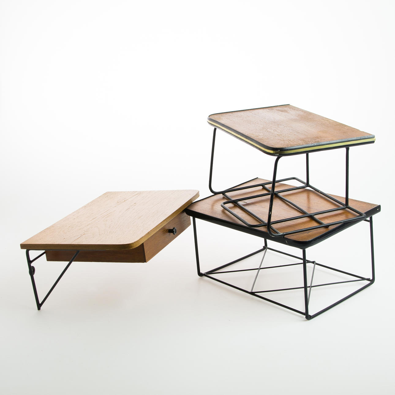 VÄGGHYLLOR, 3 stycken, string/teak.