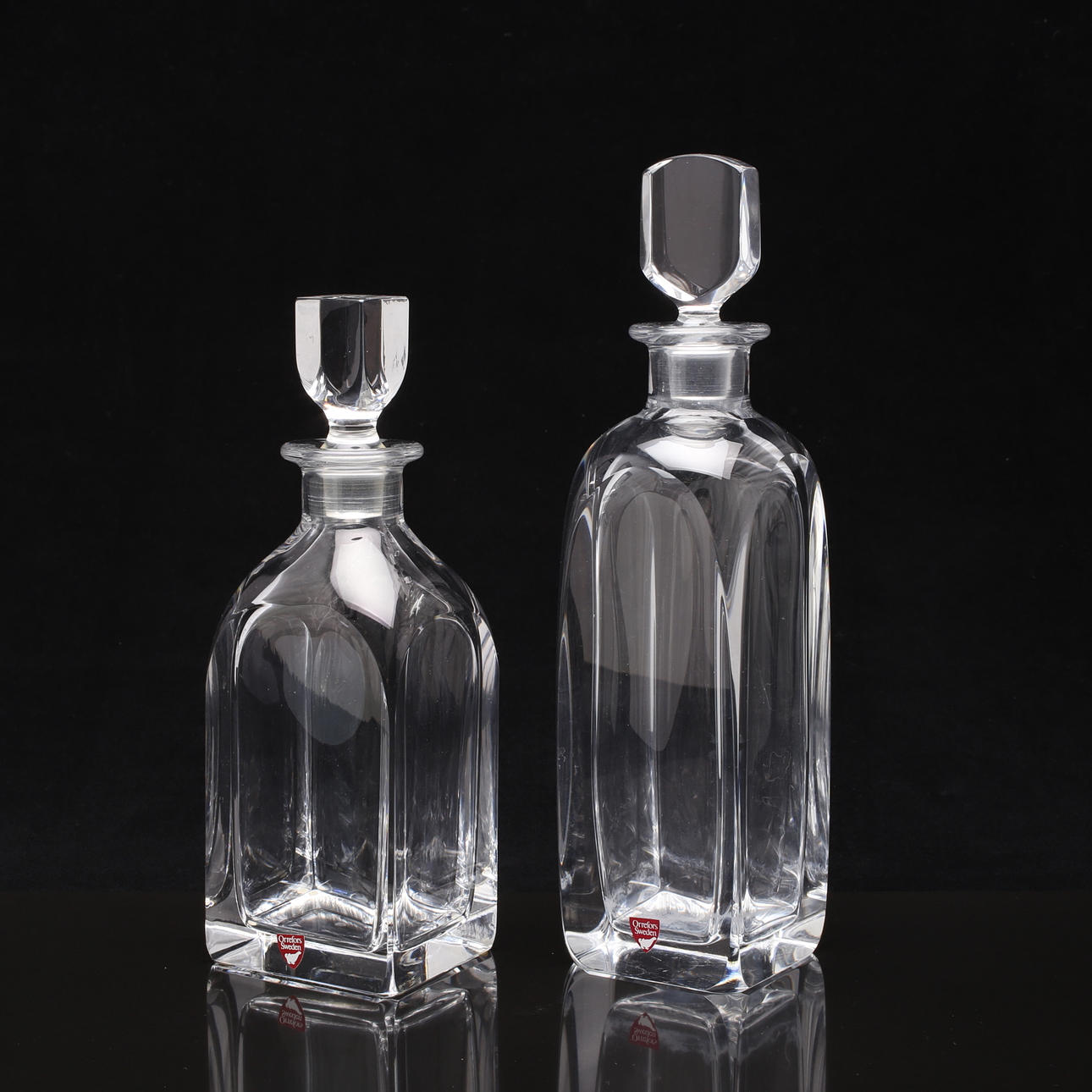 KARAFFER, 2 st, Helkristall, Orrefors, 1900-talets andra hälft.