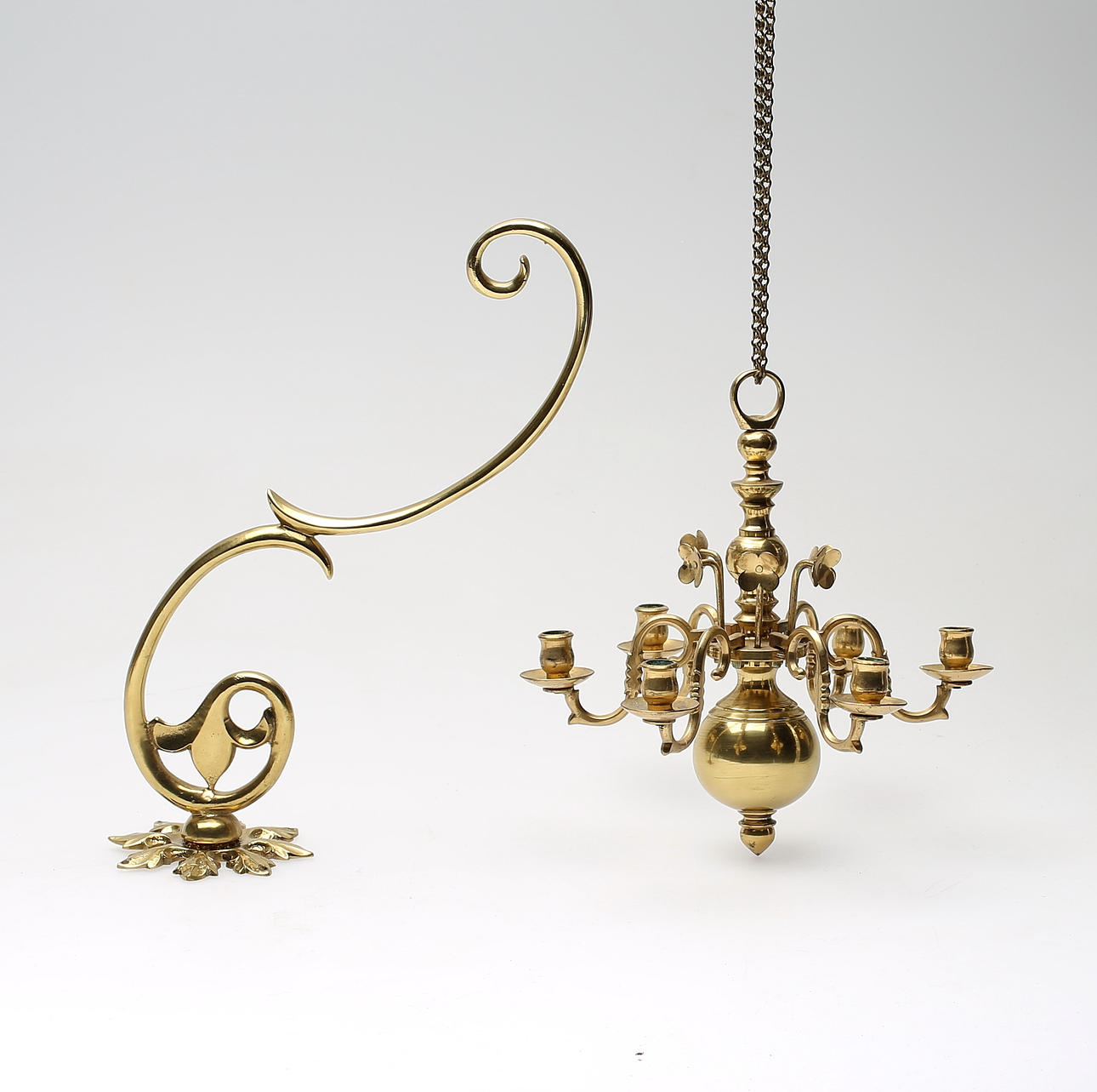 LJUSKRONA, mässing, V. Fong, Grenna, 1900-talets andra hälft.