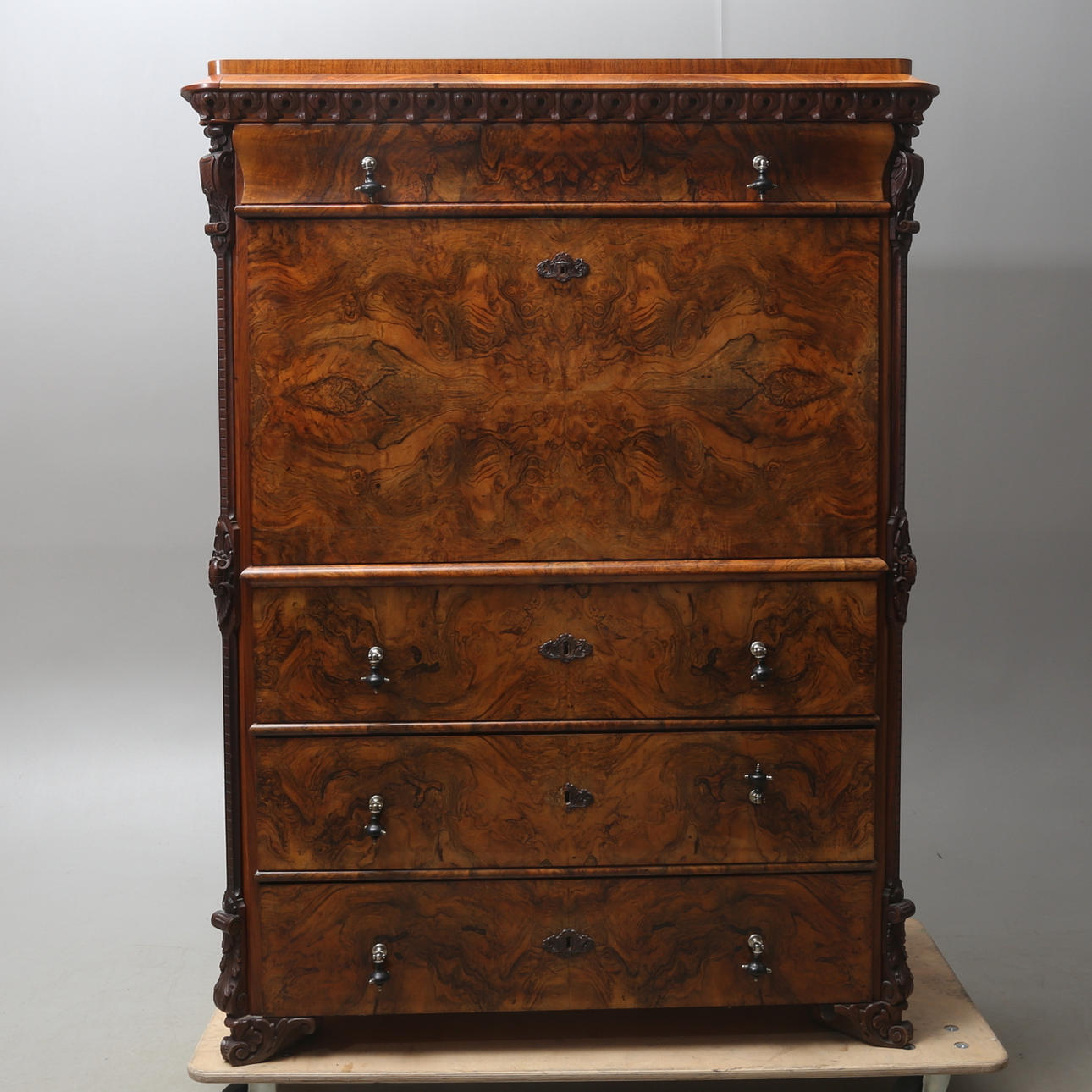 CHIFFONJE, nyrokoko, 1800-talets andra hälft.