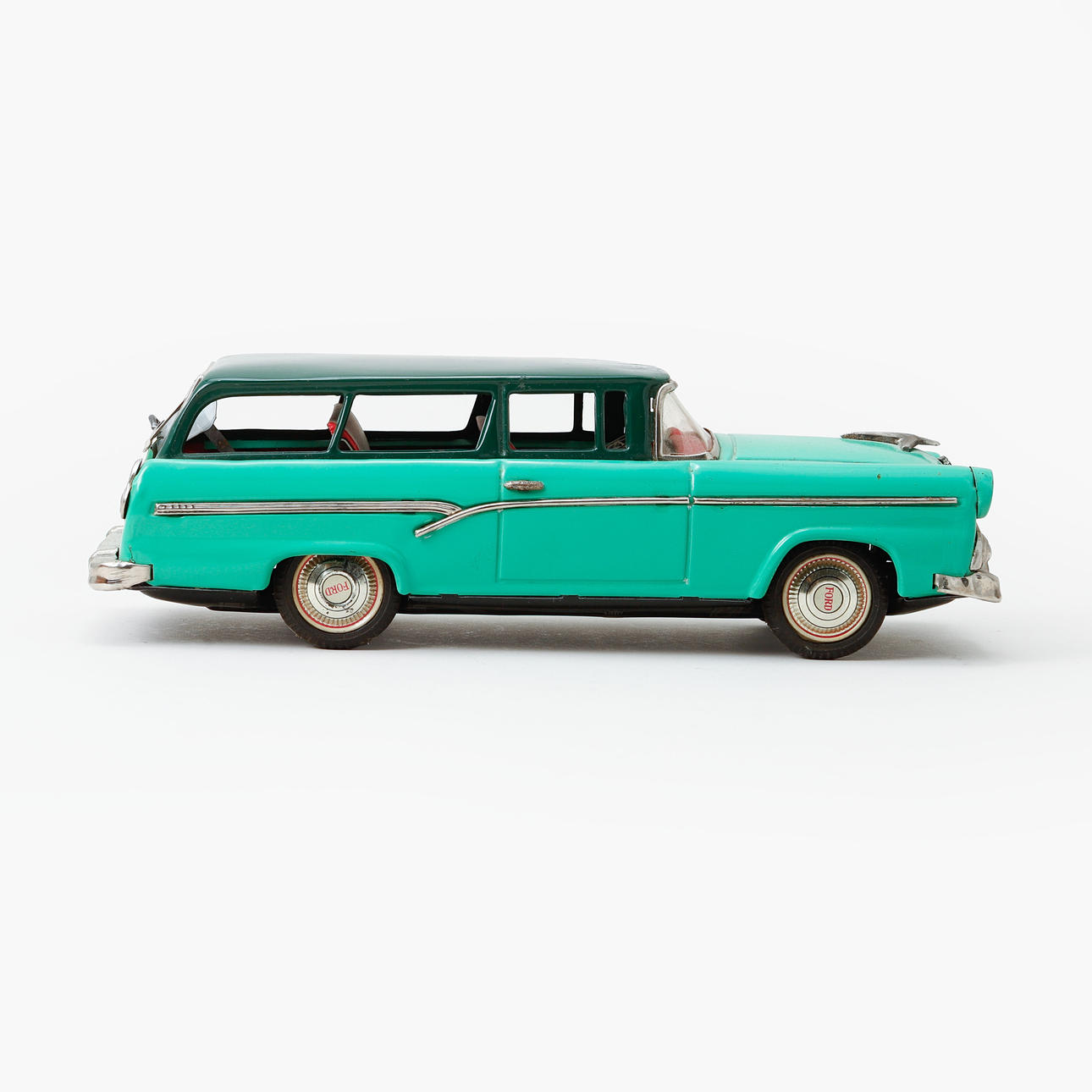 PLÅTBIL, "Ford", Ranch Wagon, Bandai. Japan.
