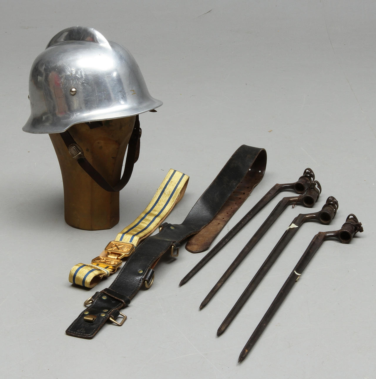 BAJONETTER, 4 st, BRANDMANSHJÄLM, SKÄRP, 2 st.