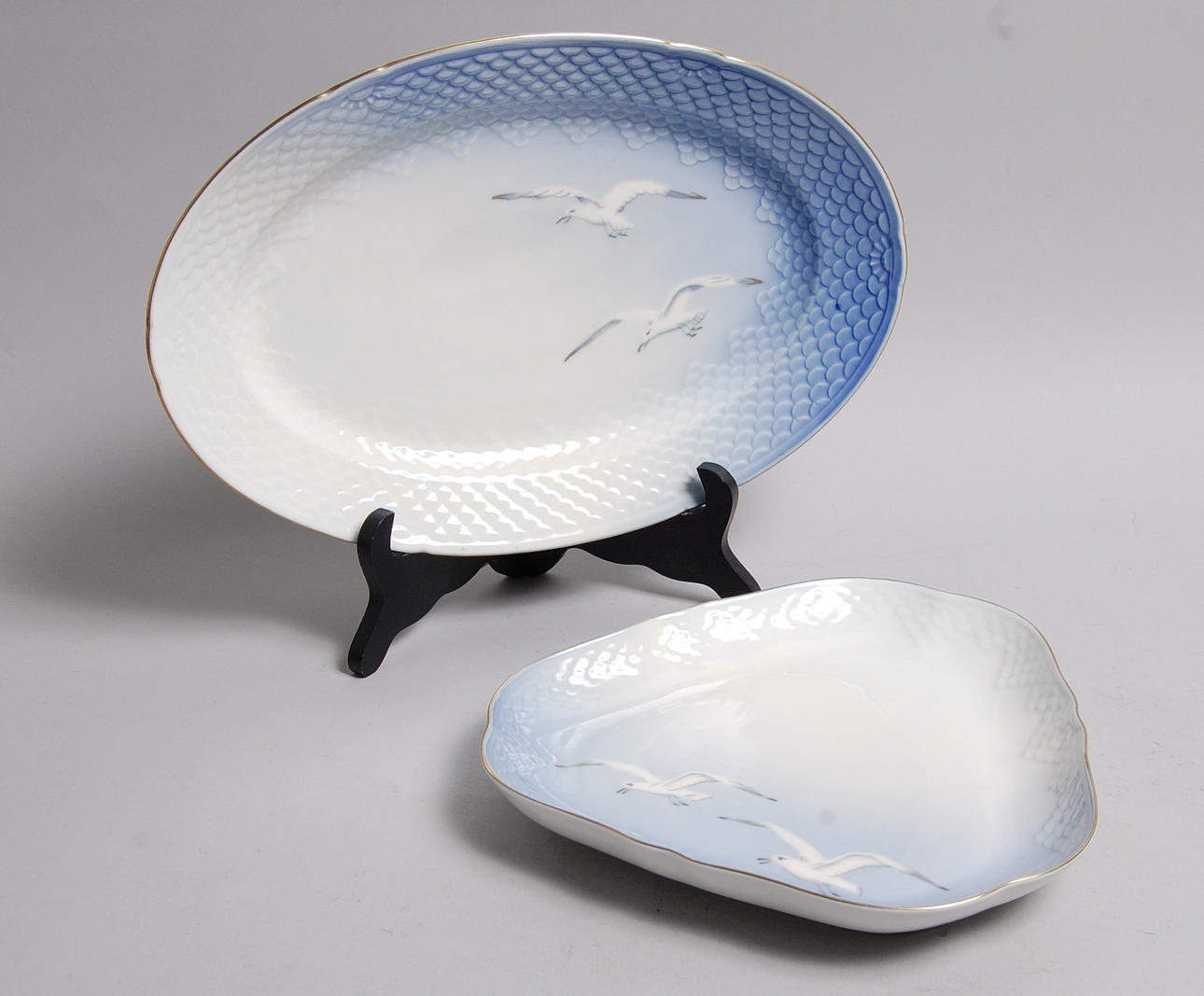 UPPLÄGGNINGSFAT, 2 delar, " Måsen " Bing & Gröndahl.