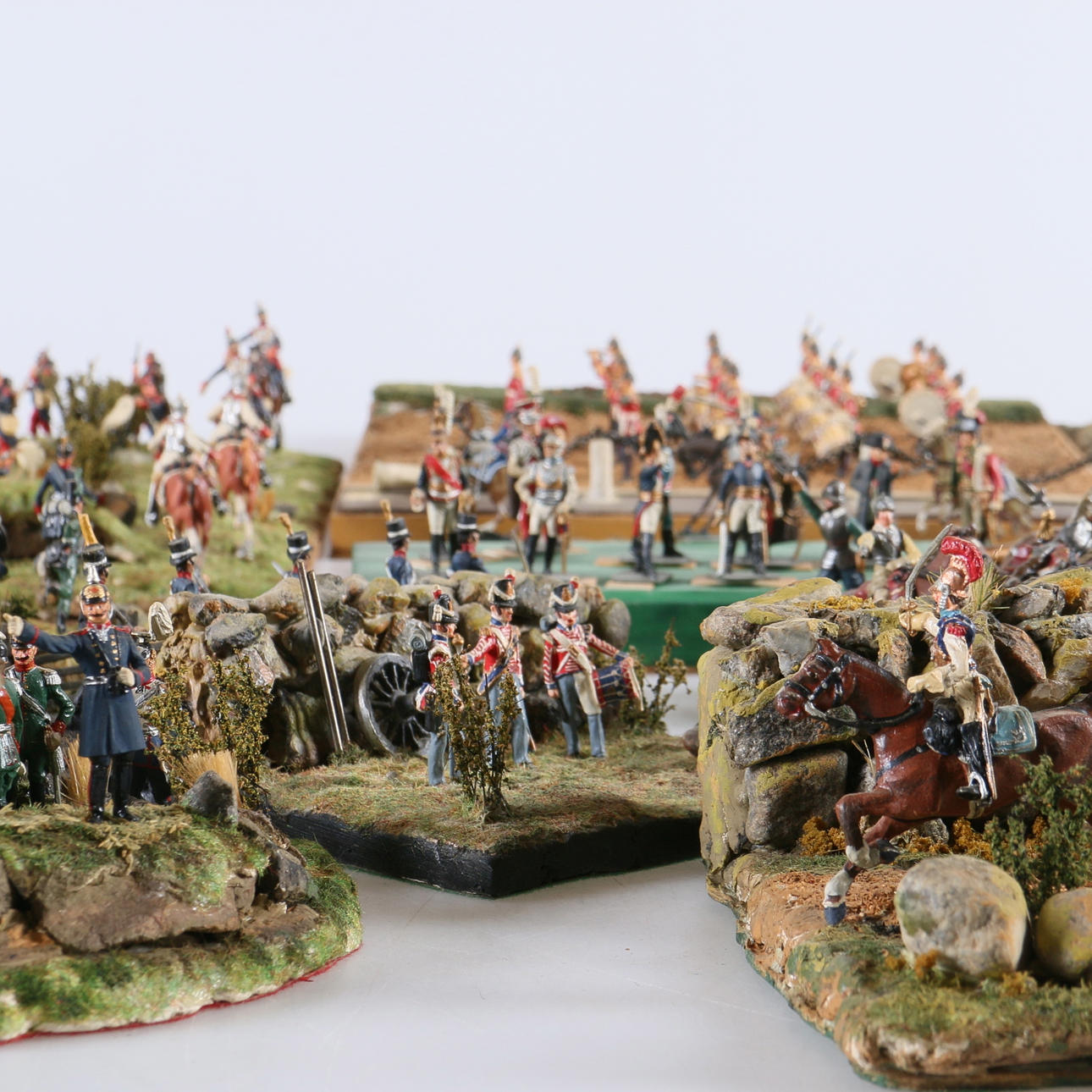 TENNSOLDATER, ca 100 st. Uppställda i landskap, 1900-tal.