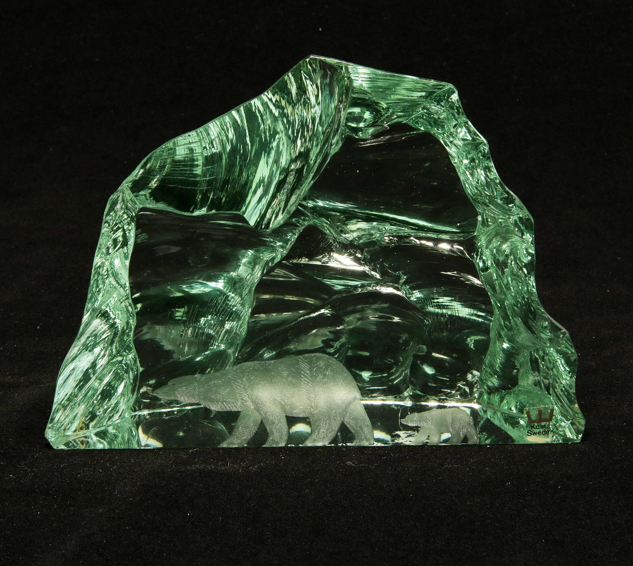 SKULPTUR, glasblock, isbjörnar, Vicke Lindstrand, Kosta, signerad.