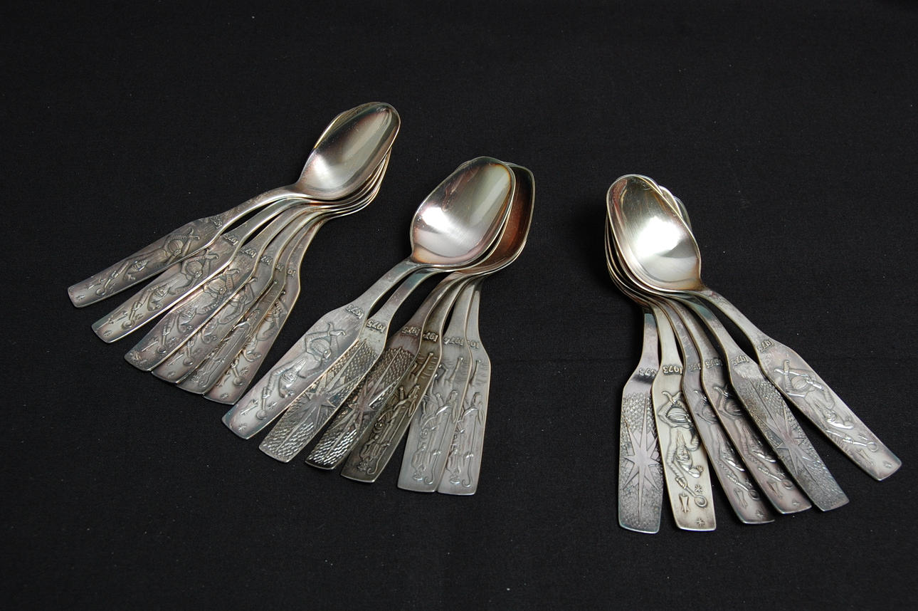 SKEDAR, 18 st, silver, vikt 484 g.