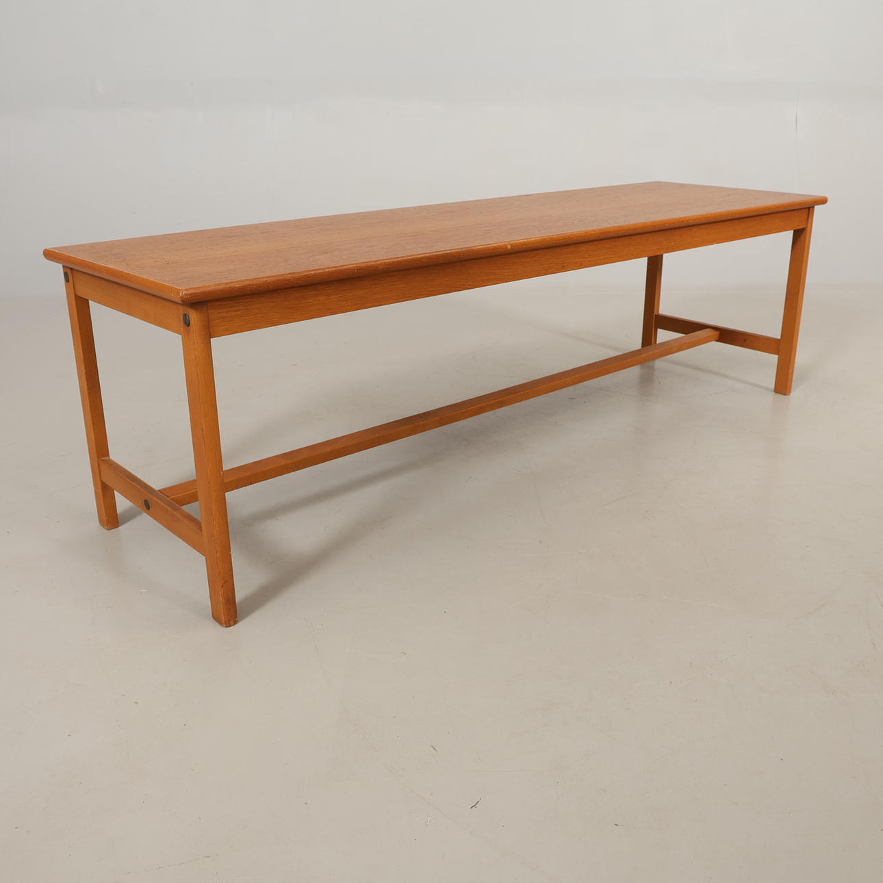 BORD/ BLOMBÄNK, teak 1900-talets mitt.