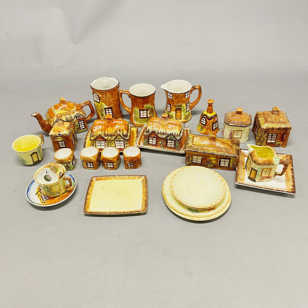 BLANDADE COTTAGE WARE-FÖREMÅL.