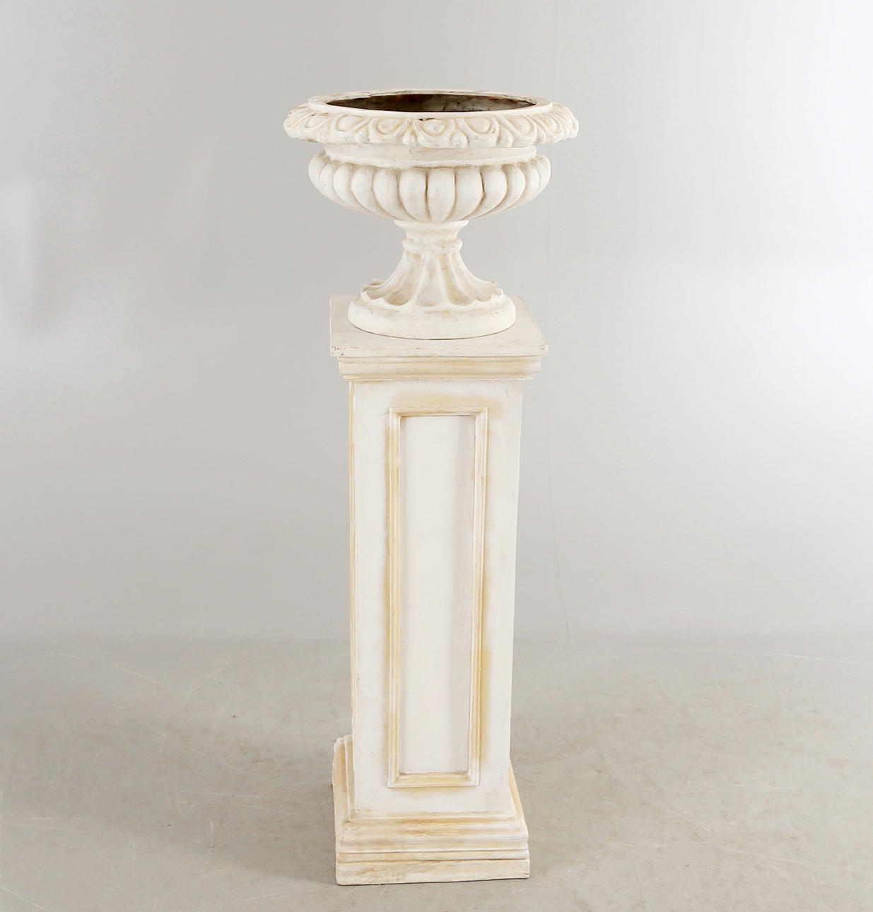 PIEDESTAL samt YTTERFODER, plast, 19/2000-tal.