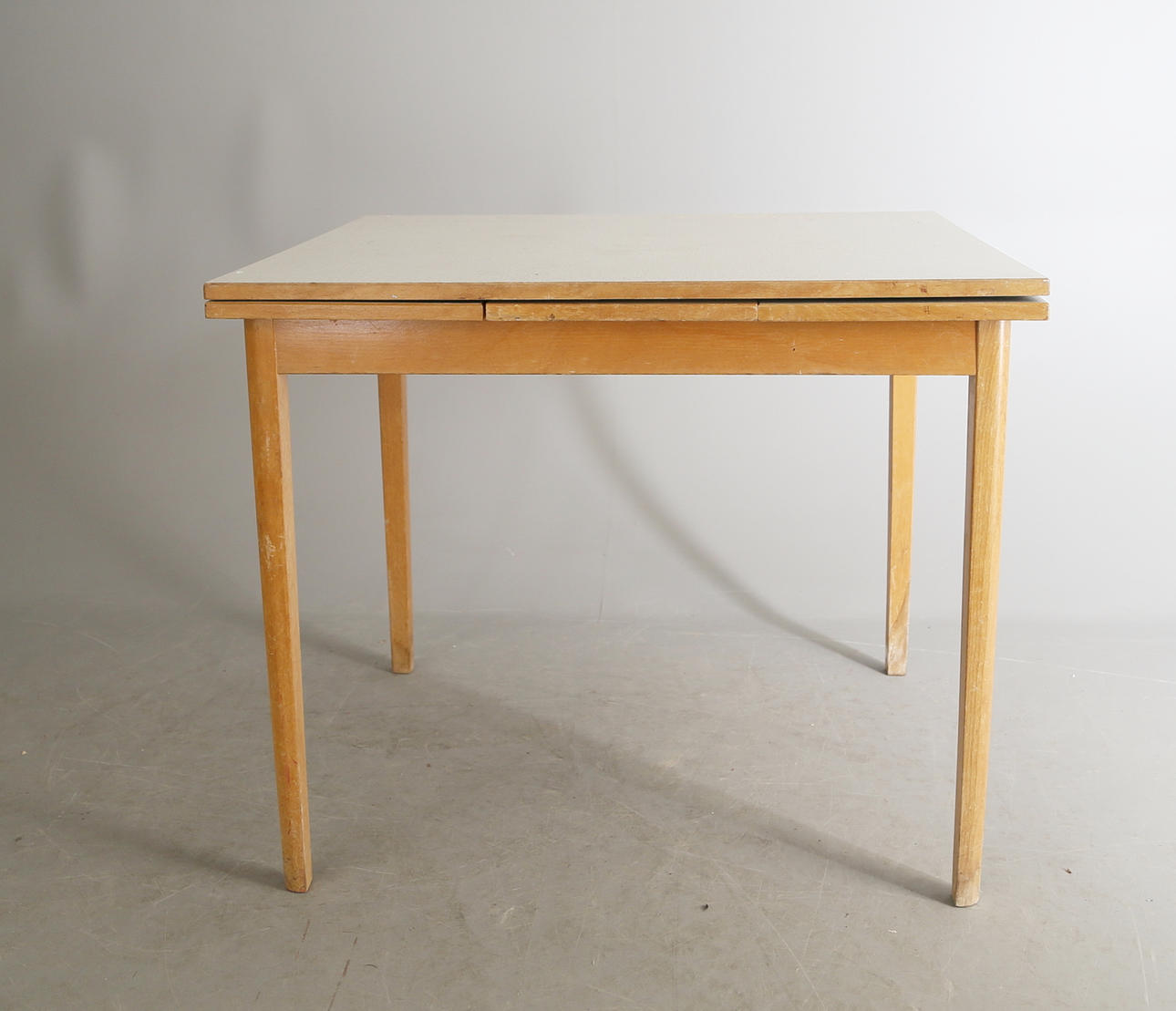 BORD, Perstorpsskiva, 1900-talets mitt.