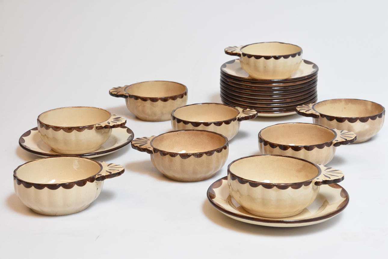 WILHELM KÅGE. " Pyro Brun" 20 delar, Nr. 73.