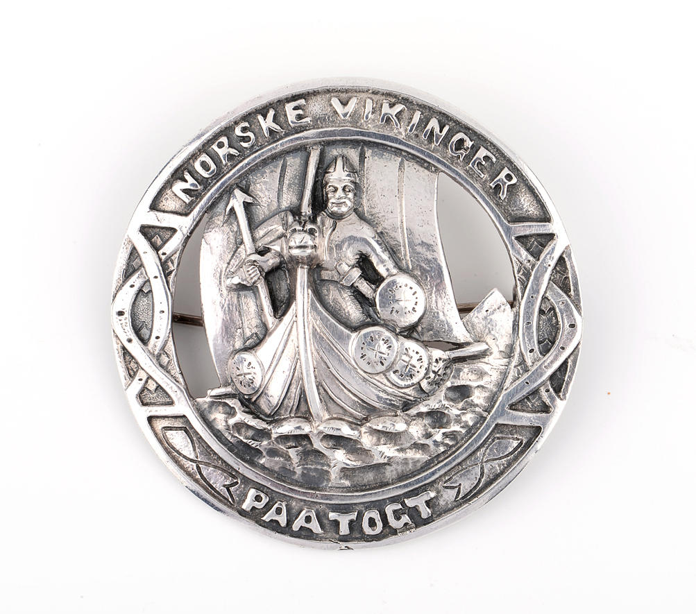 BROSCHE. 830 silver, ”Norske Vikinger Paatogt”.