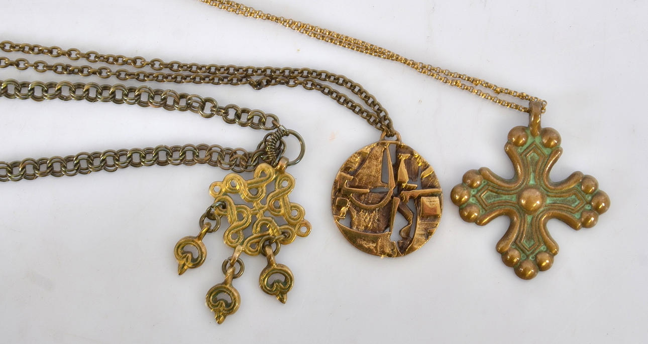 HALSBAND, 3-stycken, bl a Kalevala, Finland.