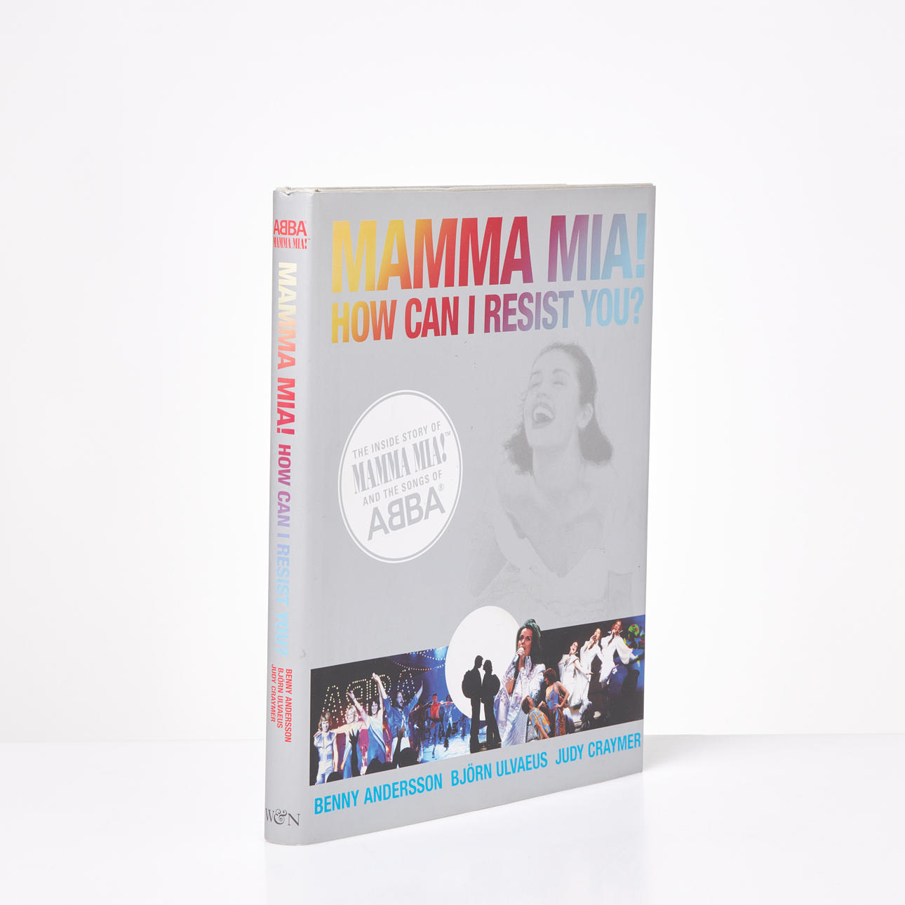 BOK, "Mamma Mia! How can I resist you?", signerad av Benny Andersson, Björn Ulvaeus och Görel Hanser, förlag Weidenfeld & Nicolson, London 2006.