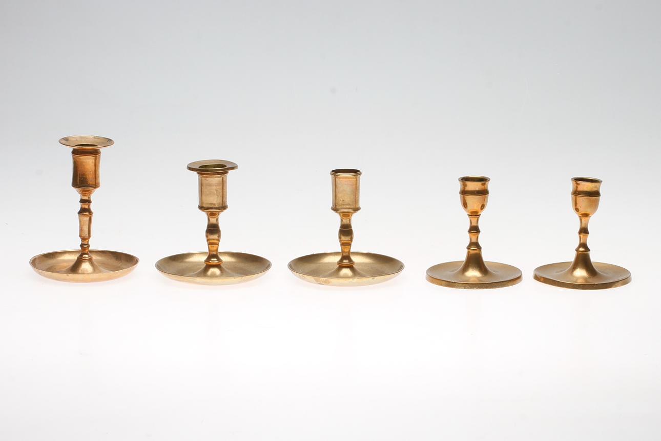 LJUSSTAKAR, 5 st, mässing, 1800-tal.