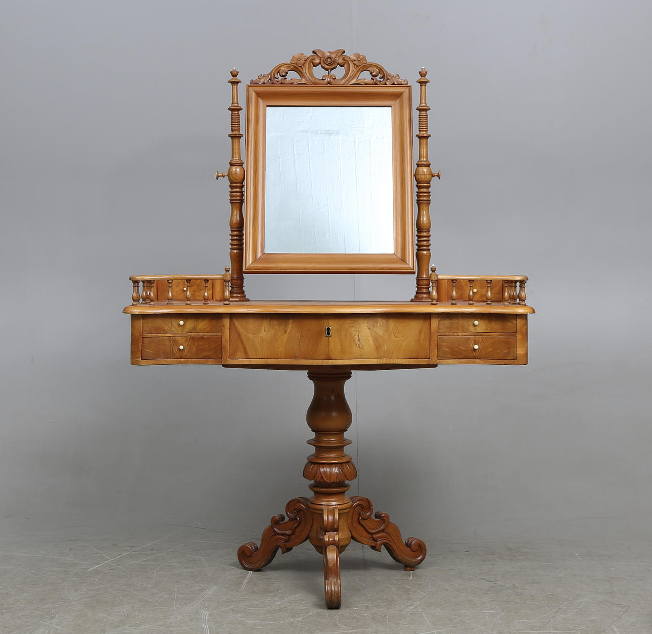 TOALETTBORD, nyrokoko, 1800-talets andra hälft.