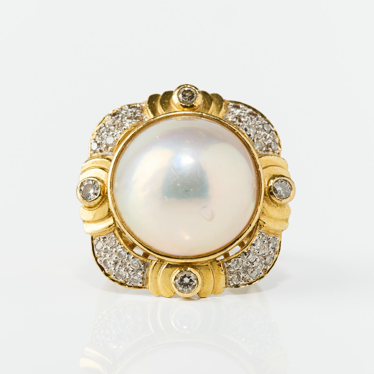 RING, 18K guld med mabépärla och diamanter, 1980-tal