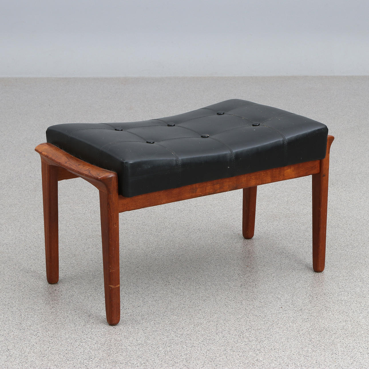PALL. Teak och galon. 1960-tal. Omärkt