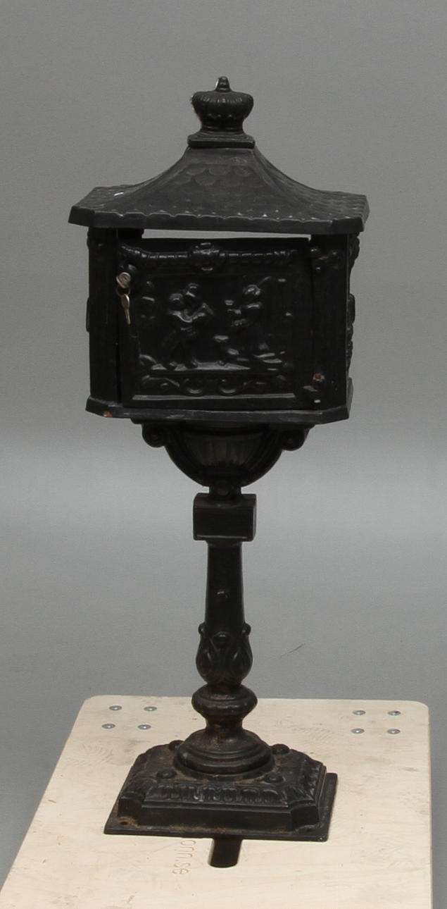 BREVLÅDA, gjutjärn, 1900-talets andra hälft.