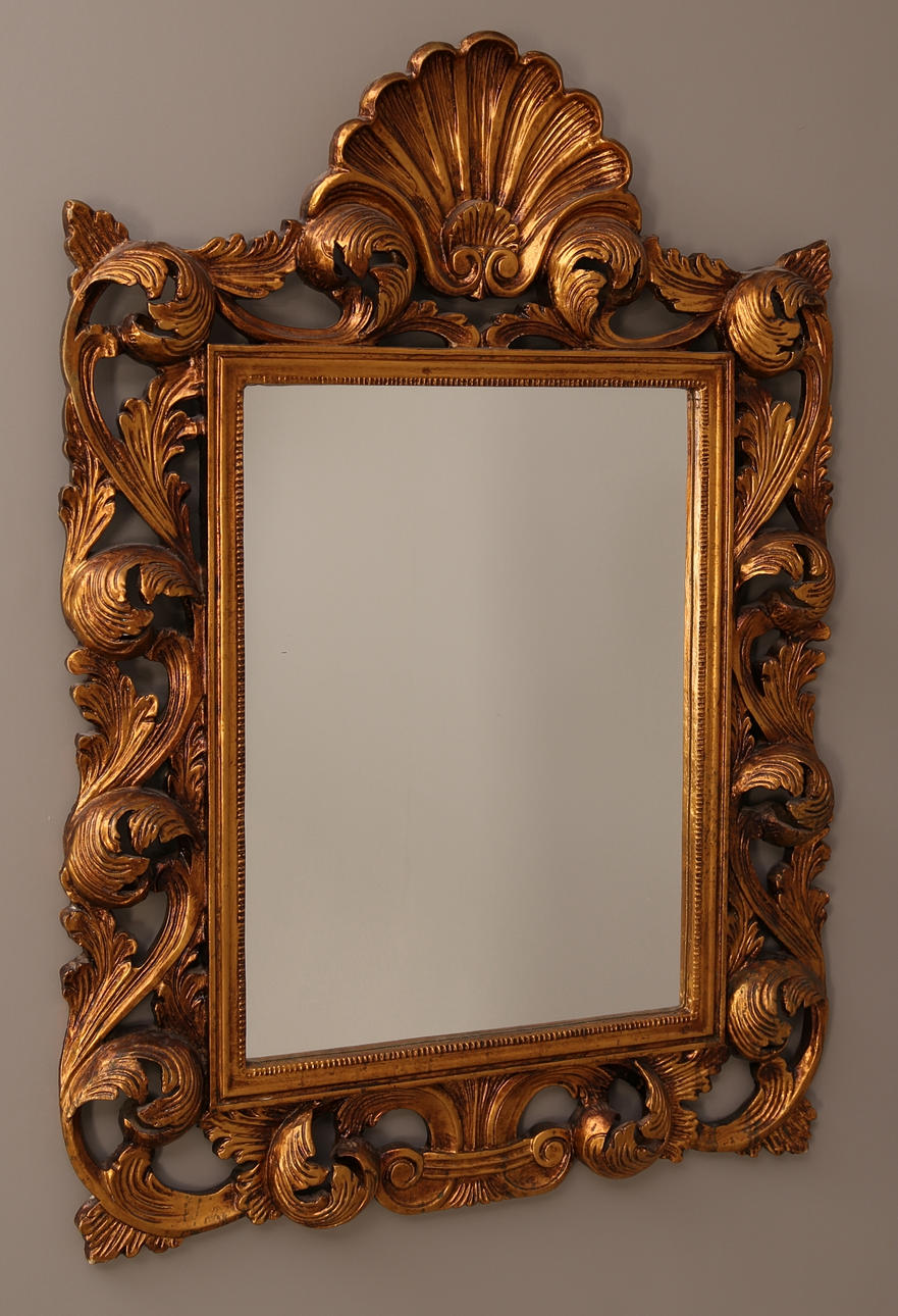 VÄGGSPEGEL, förgylld träram, sol-/växtdekor, 1800-tal.