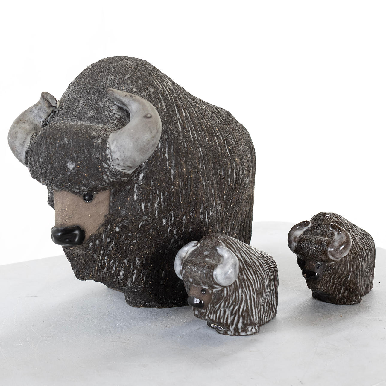 GÖRAN ANDERSSON. Figuriner, 3st bisonoxe, stengods, Upsala-Ekeby.