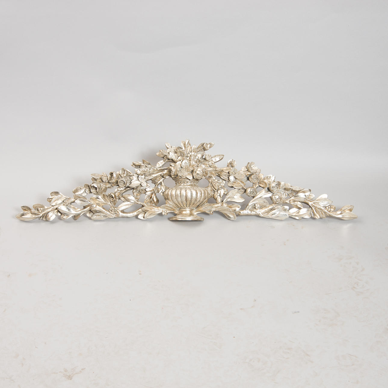 KRÖN, försilvrat, rokokostil, samtida.