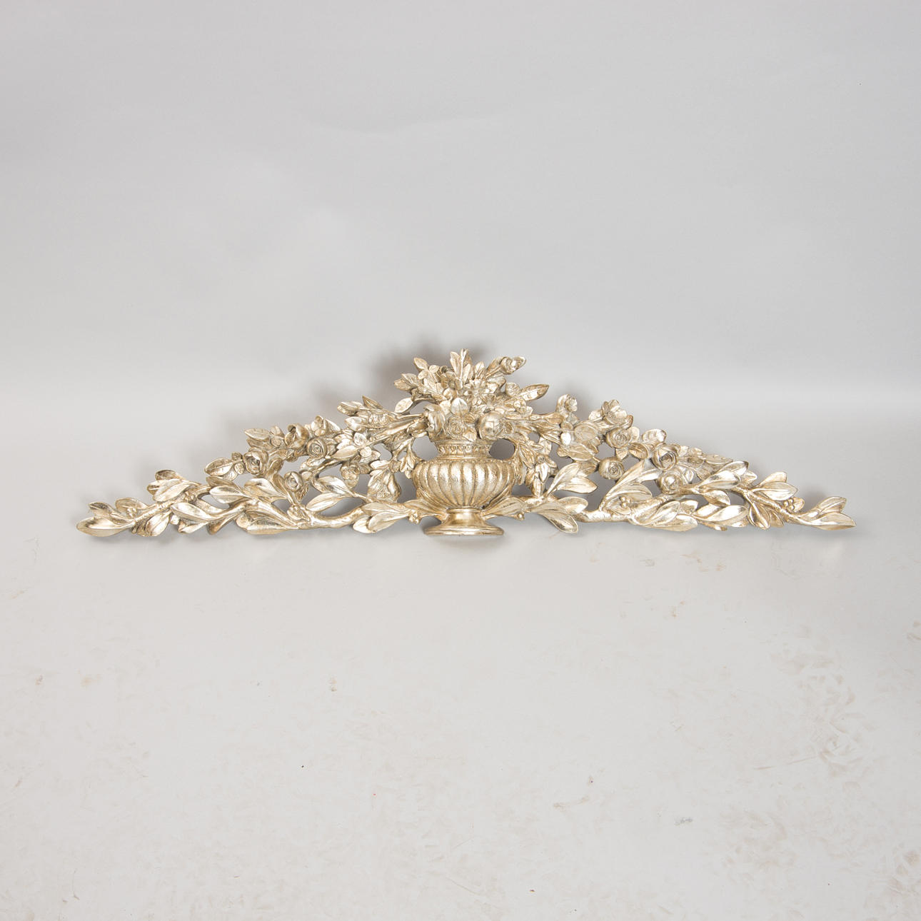 KRÖN, försilvrat, rokokostil, samtida.