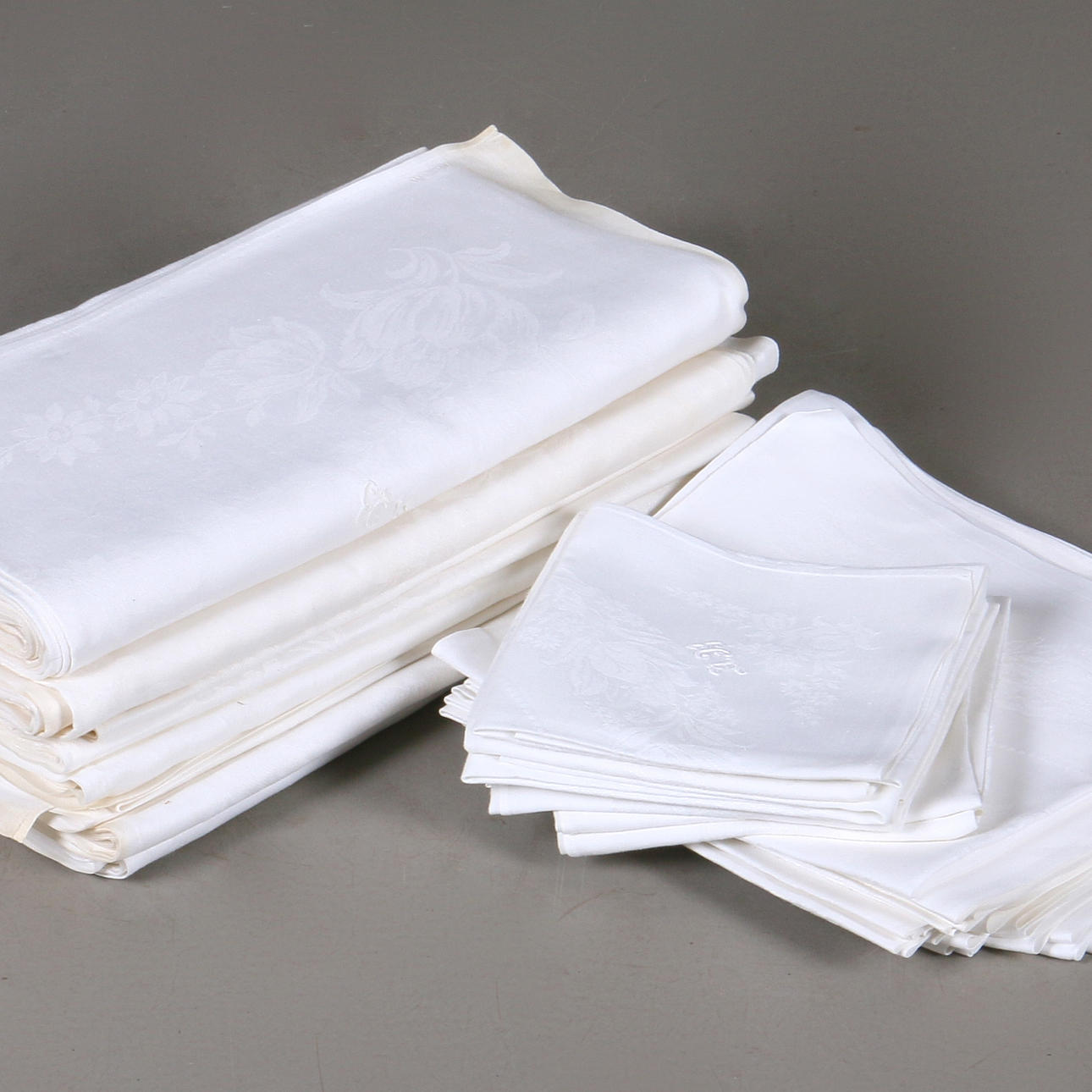 DAMASTER, linne, 28 delar, 1900-tal.